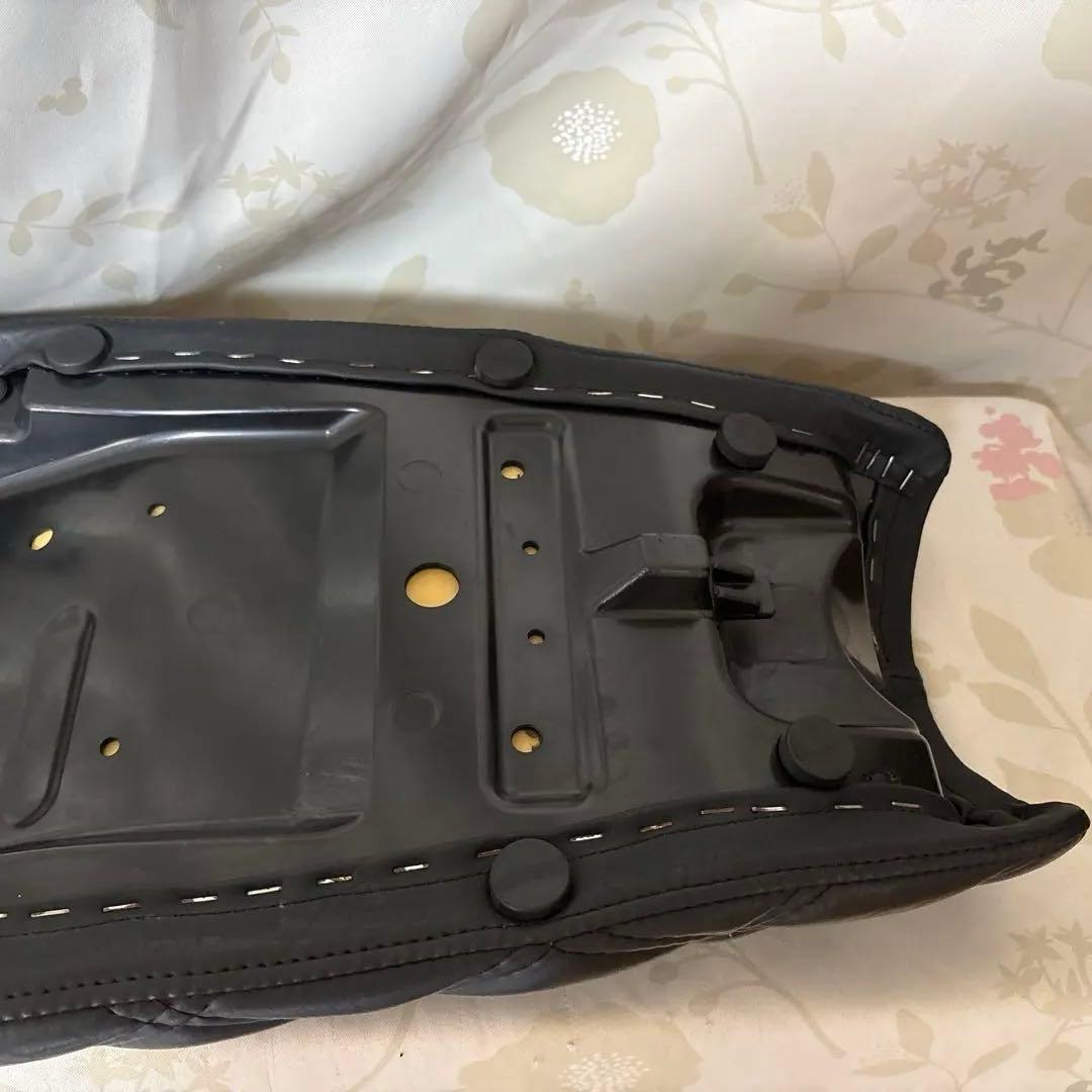 モートーン　ボンネビル　空冷　ダイヤモンドステッチ　スキニーシート