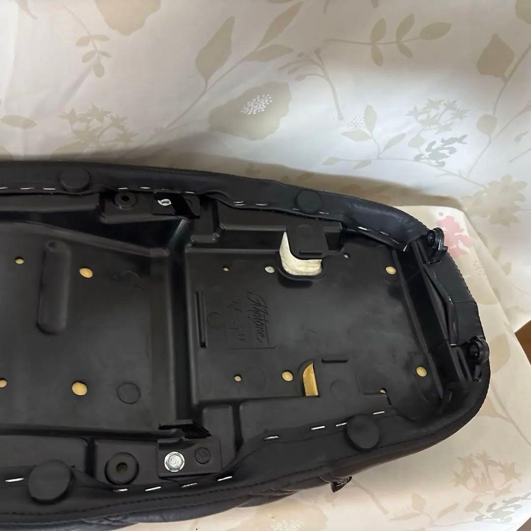 モートーン　ボンネビル　空冷　ダイヤモンドステッチ　スキニーシート