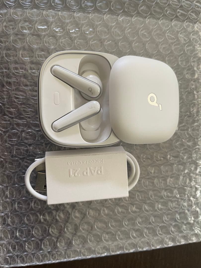 ワイヤレスイヤホン ホワイト 充電ケーブル付き LIBERTY 5