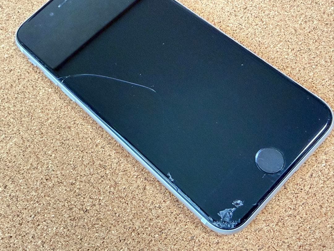 iPhone se（第二世代） SIMフリー ホワイト 128G ジャンク♪