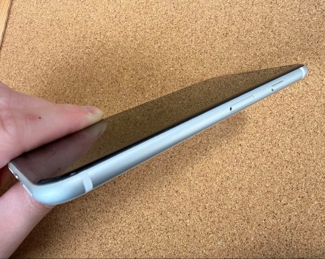 iPhone se（第二世代） SIMフリー ホワイト 128G ジャンク♪