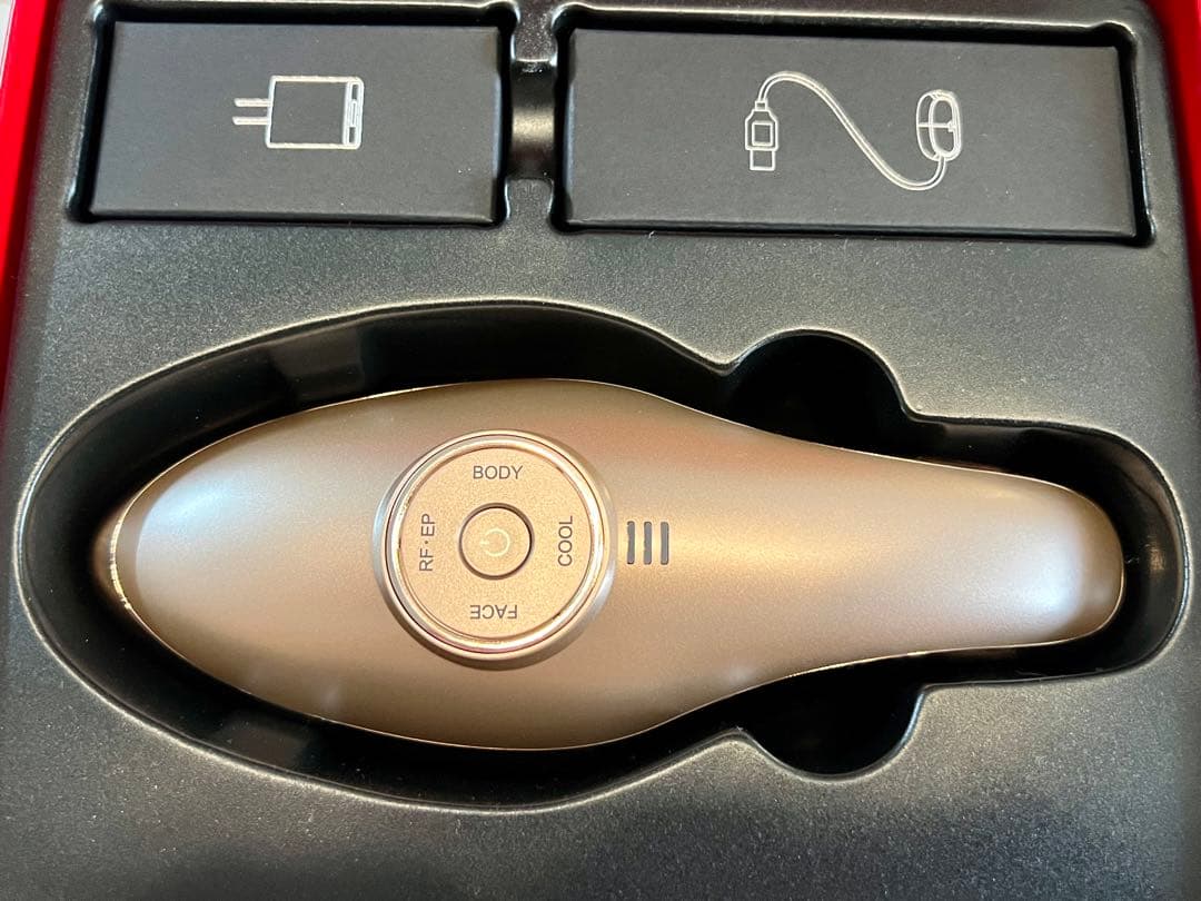 MEラボンエクラ　美顔器 ゴールド