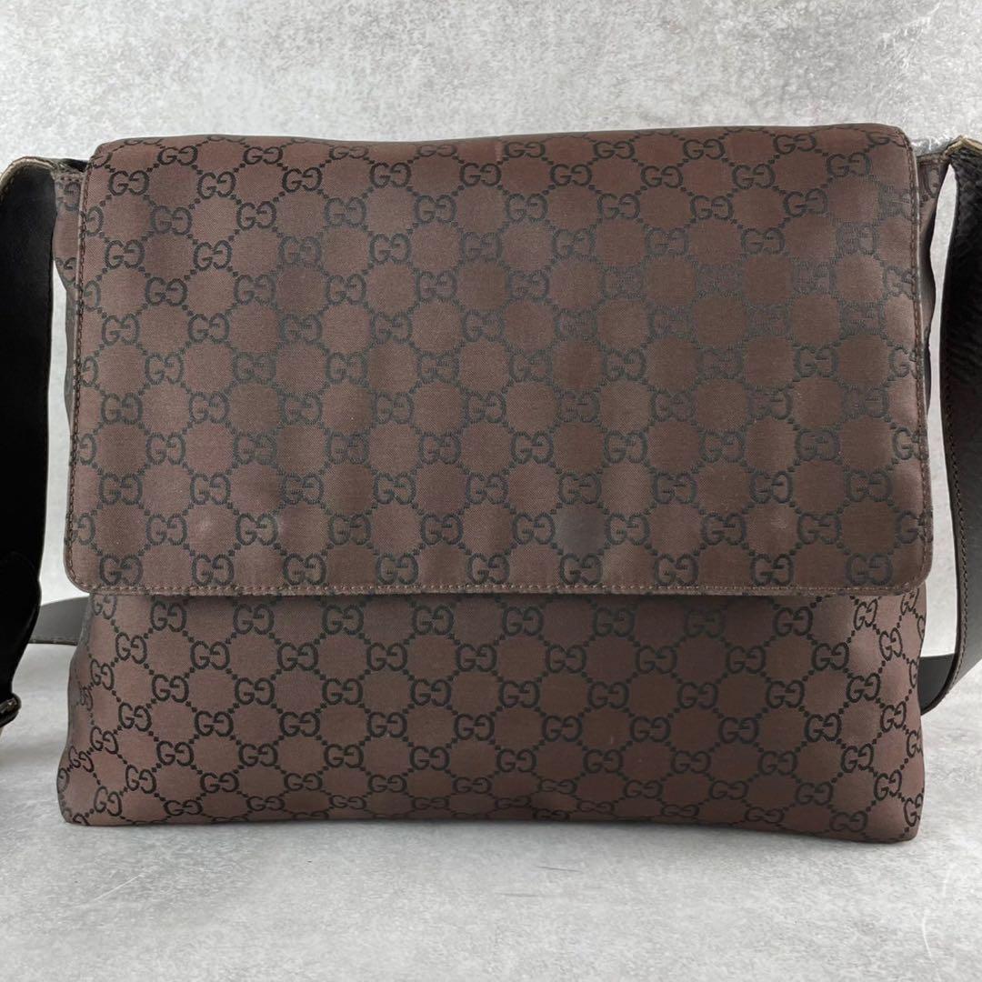 the WAWA様　GUCCI グッチ　メッセンジャーバッグ　GG