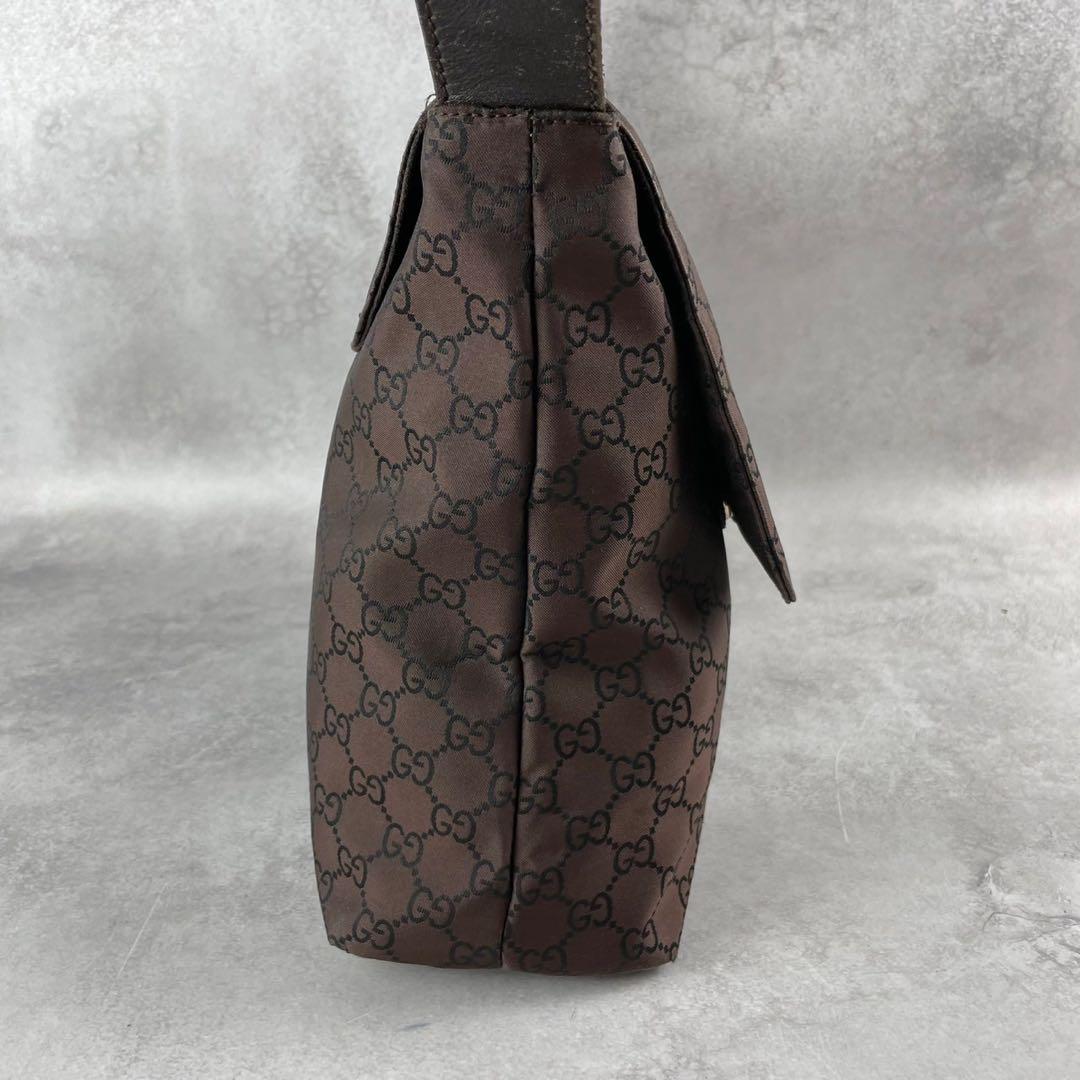 the WAWA様　GUCCI グッチ　メッセンジャーバッグ　GG