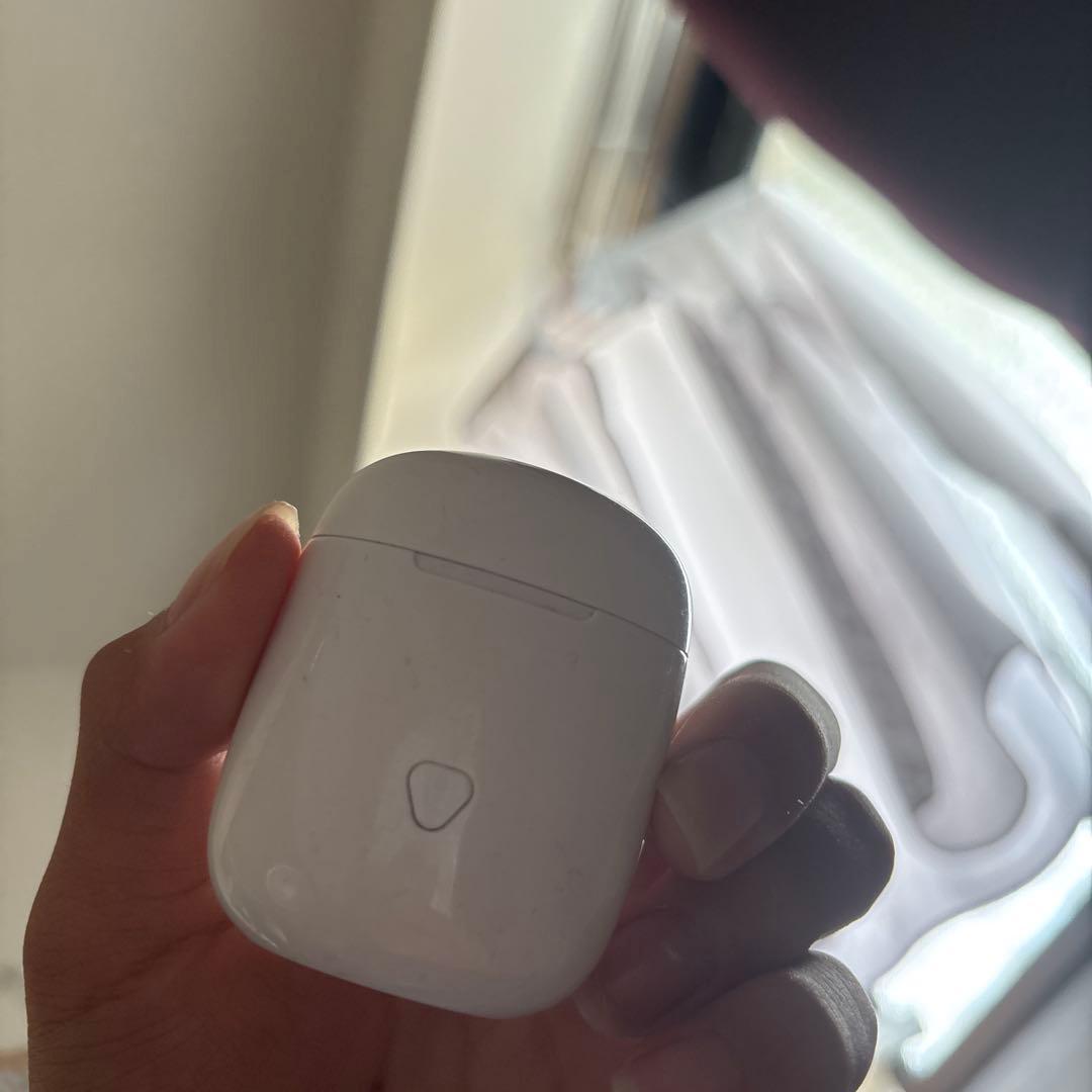 ホワイトワイヤレスイヤフォン