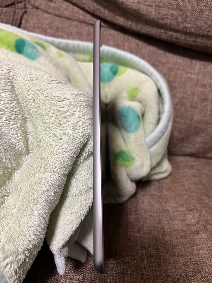 ☆美品☆ Apple iPad (第5世代) wi-fi+セルラーモデル32GB