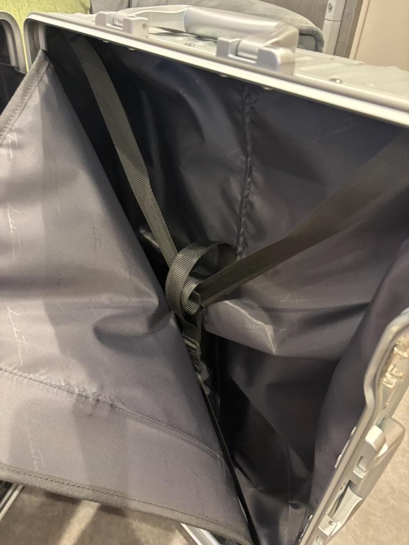 リベティ多機能キャリーケース【マットシルバーMサイズ】36