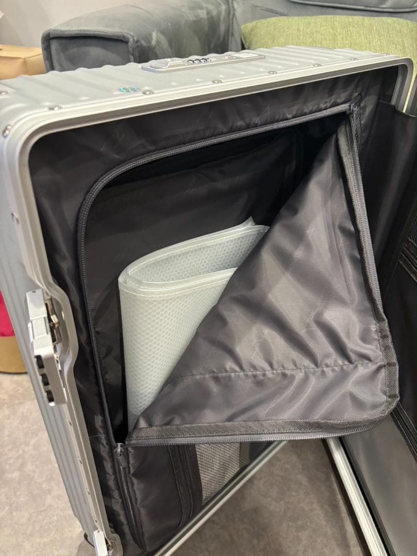 リベティ多機能キャリーケース【マットシルバーMサイズ】36