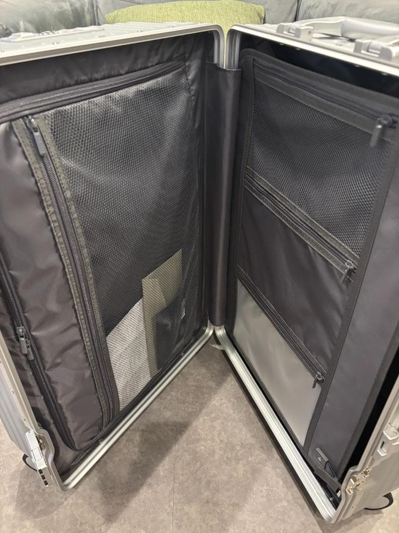 リベティ多機能キャリーケース【マットシルバーMサイズ】36