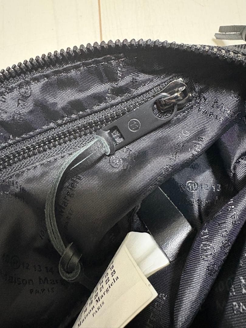 【美品】メゾンマルジェラ 4ステッチ ボディバッグ ウエストポーチ