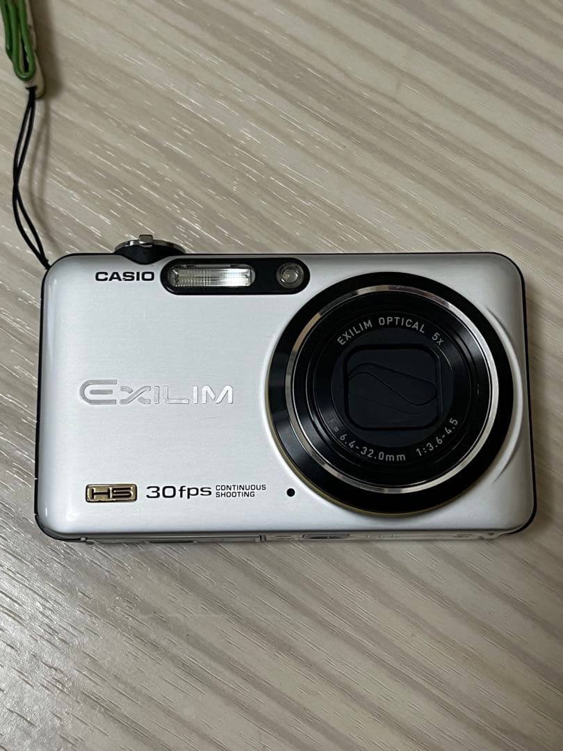 CASIO EXILIM EX-FC100 ☆外観・液晶キレイ☆