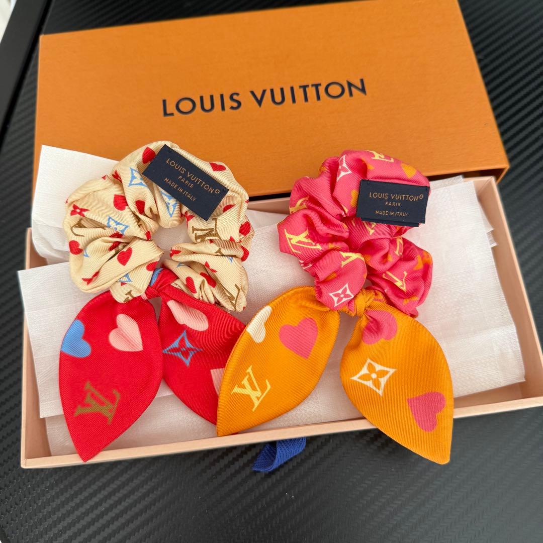 LOUIS VUITTON シュシュ 2個セット