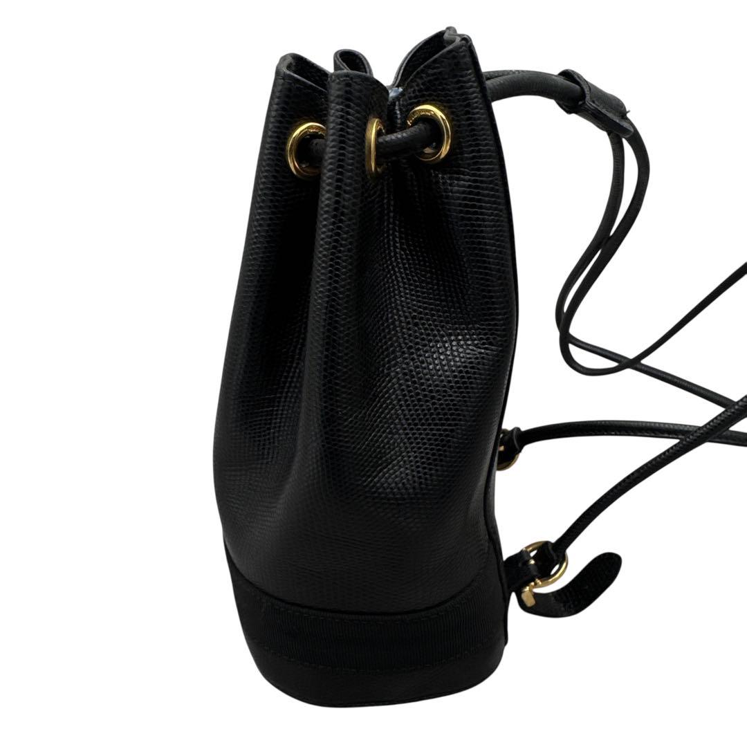 美品 サルバトーレフェラガモ ヴァラ金具 リュック サフィアーノレザー ブラック