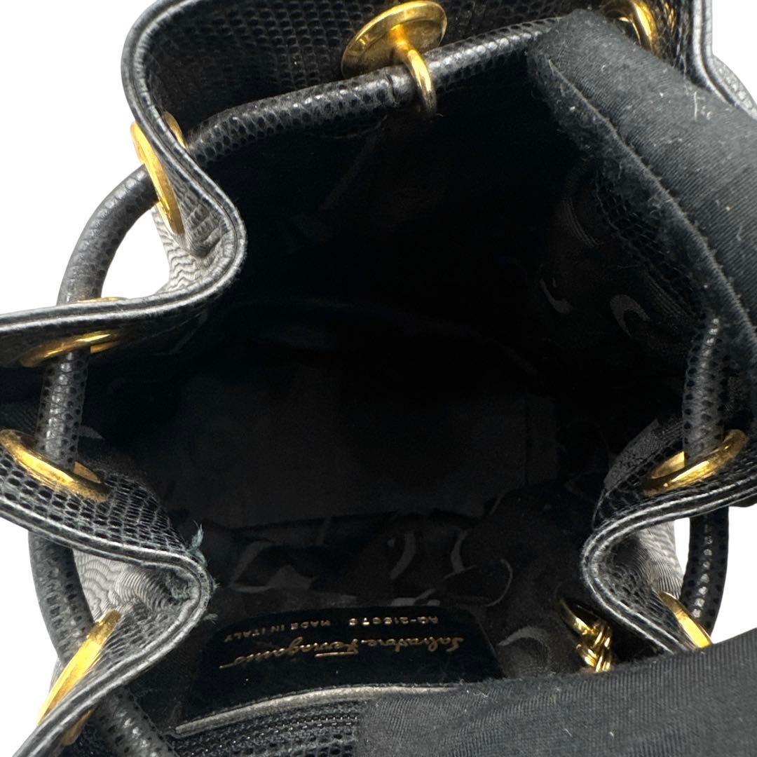 美品 サルバトーレフェラガモ ヴァラ金具 リュック サフィアーノレザー ブラック