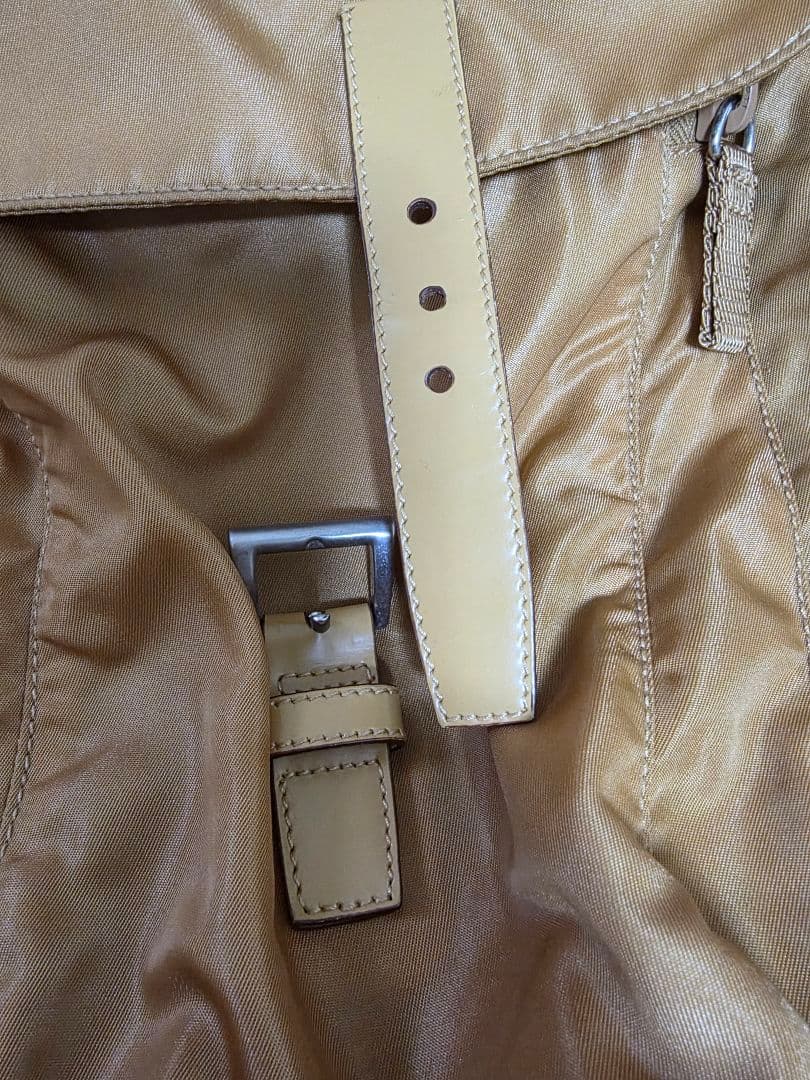 PRADA ナイロンバッグ ベージュ(ゴールド)