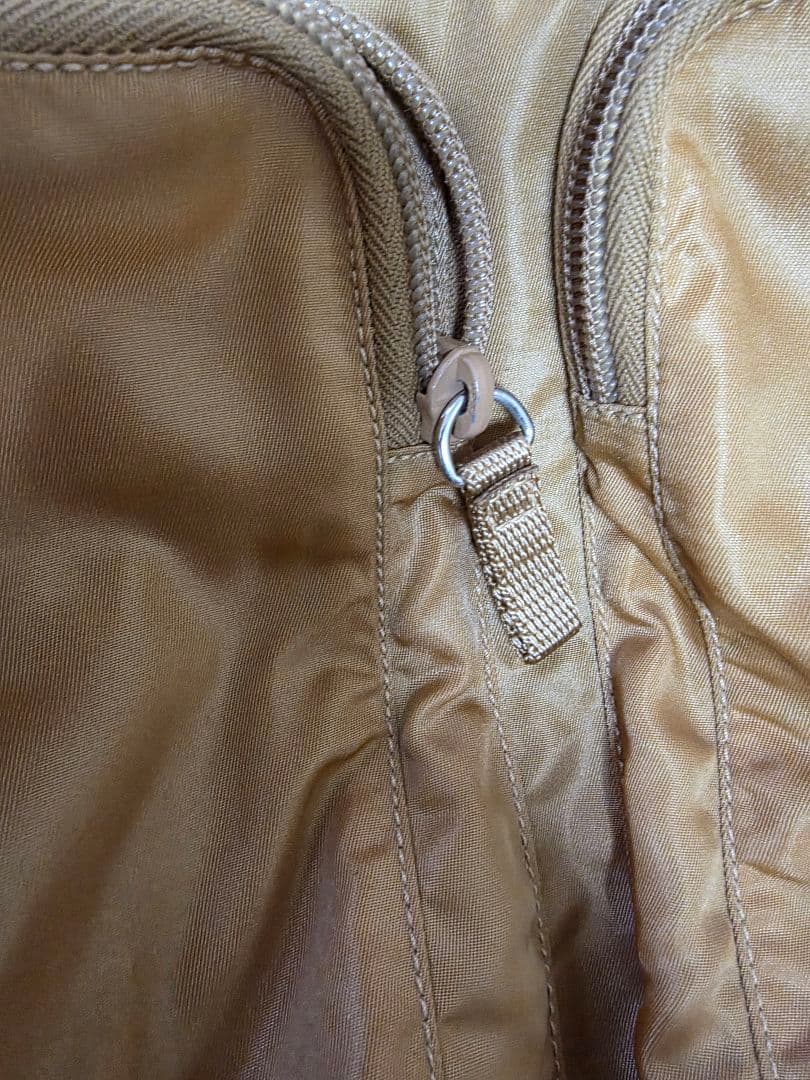 PRADA ナイロンバッグ ベージュ(ゴールド)