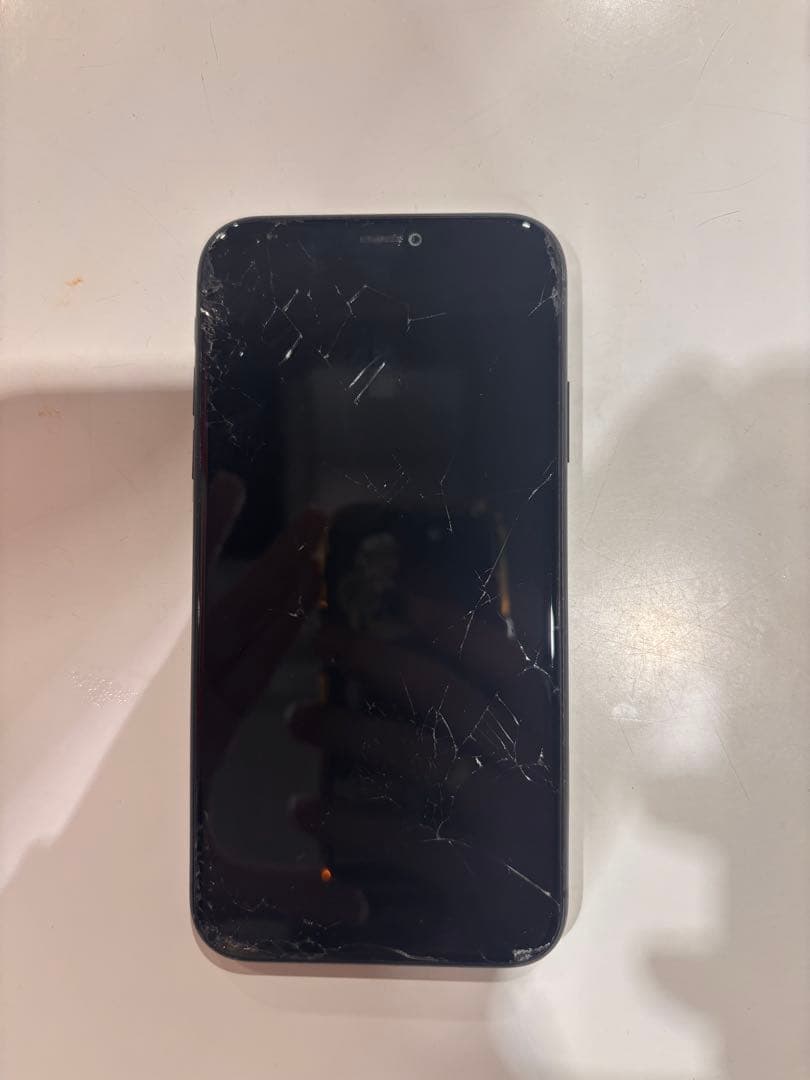 【ジャンク（画面割れ）】iPhone 11 64GB