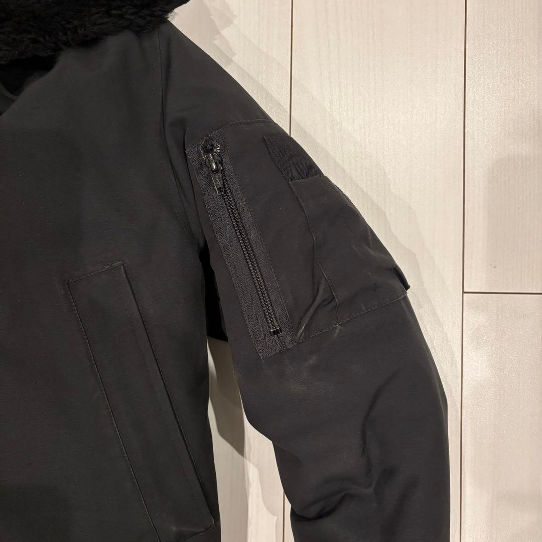 【カナダグース】ラブラドールボンバー ショートダウン ブラック コヨーテファー