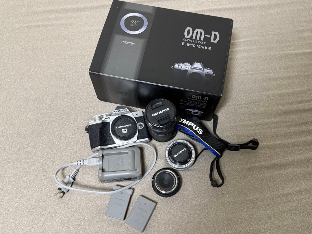 オリンパス　OLYMPUS OMD EM10 Mark3 ダブルズームキット