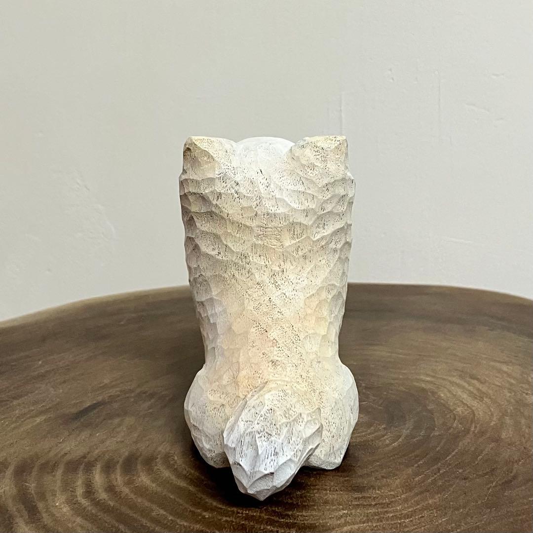 木彫りのチワワ(クリーム)