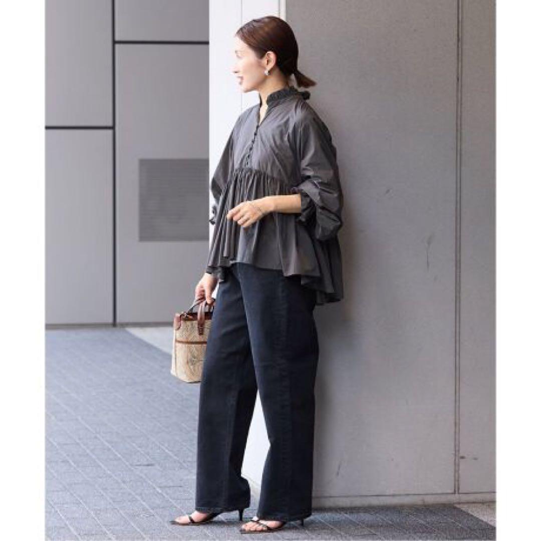 美品 IENAイエナ ライトタフタショートギャザーブラウス チャコールグレー