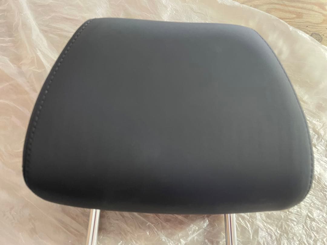 ベンツ　W212　ヘッドレスト　新品未使用　A2129708050　バラ売りも可