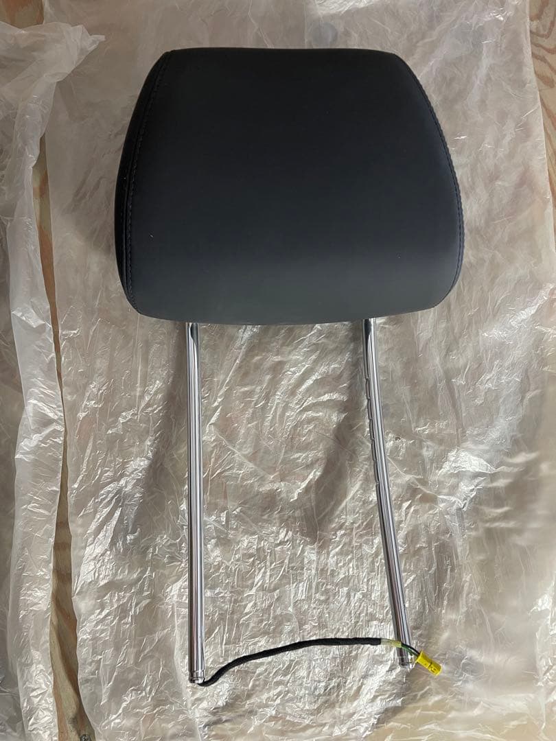 ベンツ　W212　ヘッドレスト　新品未使用　A2129708050　バラ売りも可