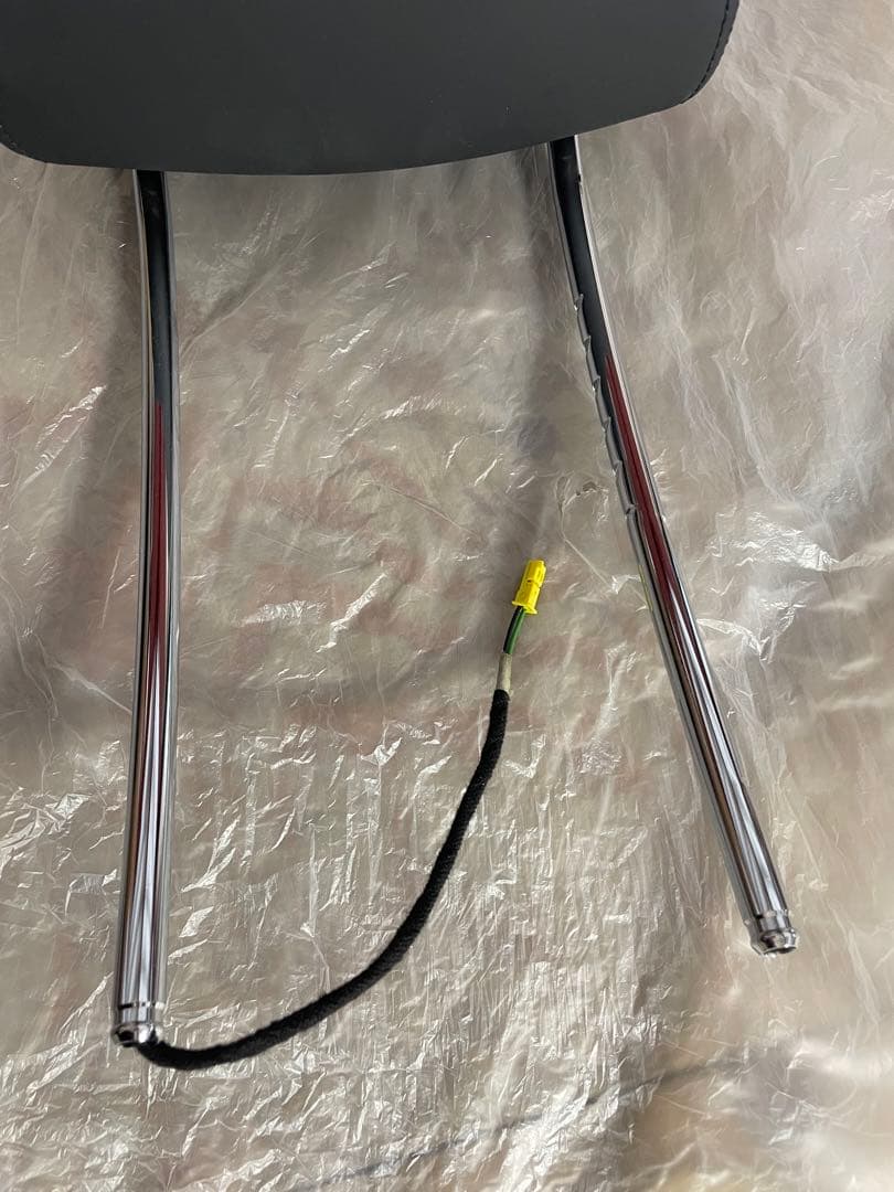 ベンツ　W212　ヘッドレスト　新品未使用　A2129708050　バラ売りも可