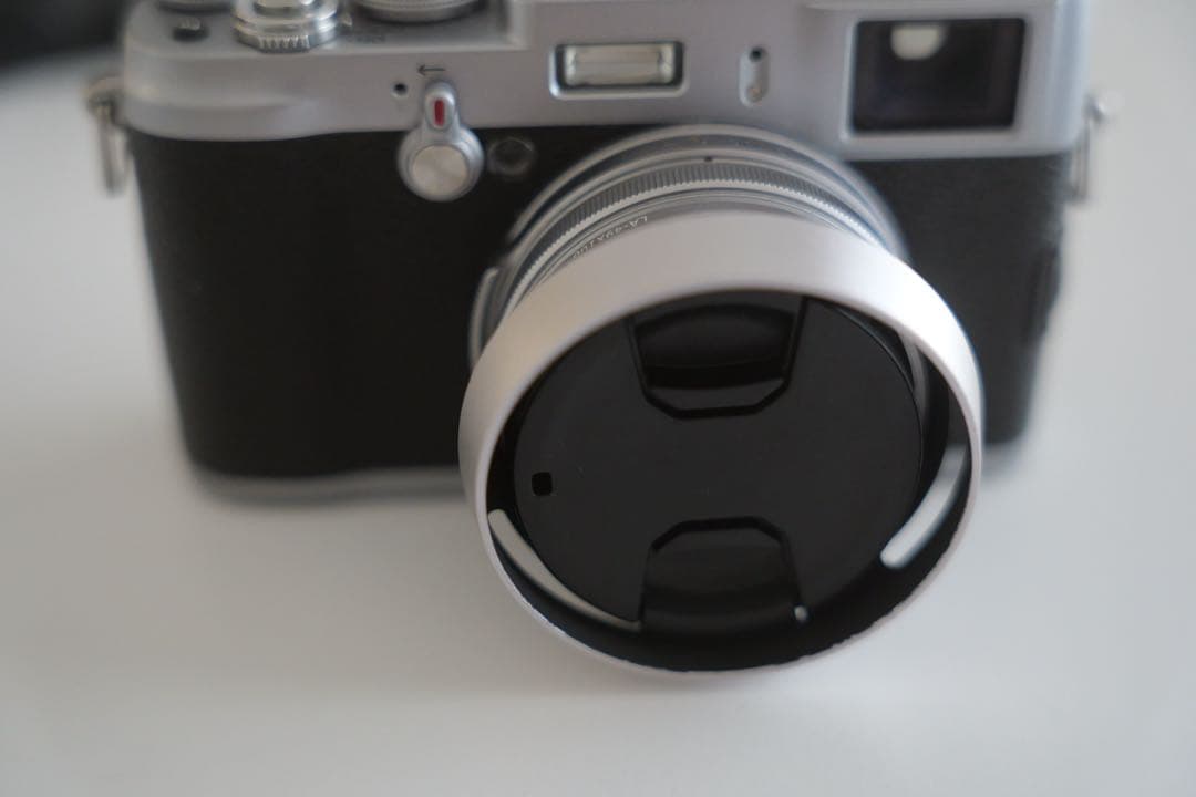 美品 fujifilm X100 オールドコンデジ　SDカード付　アクセサリ付