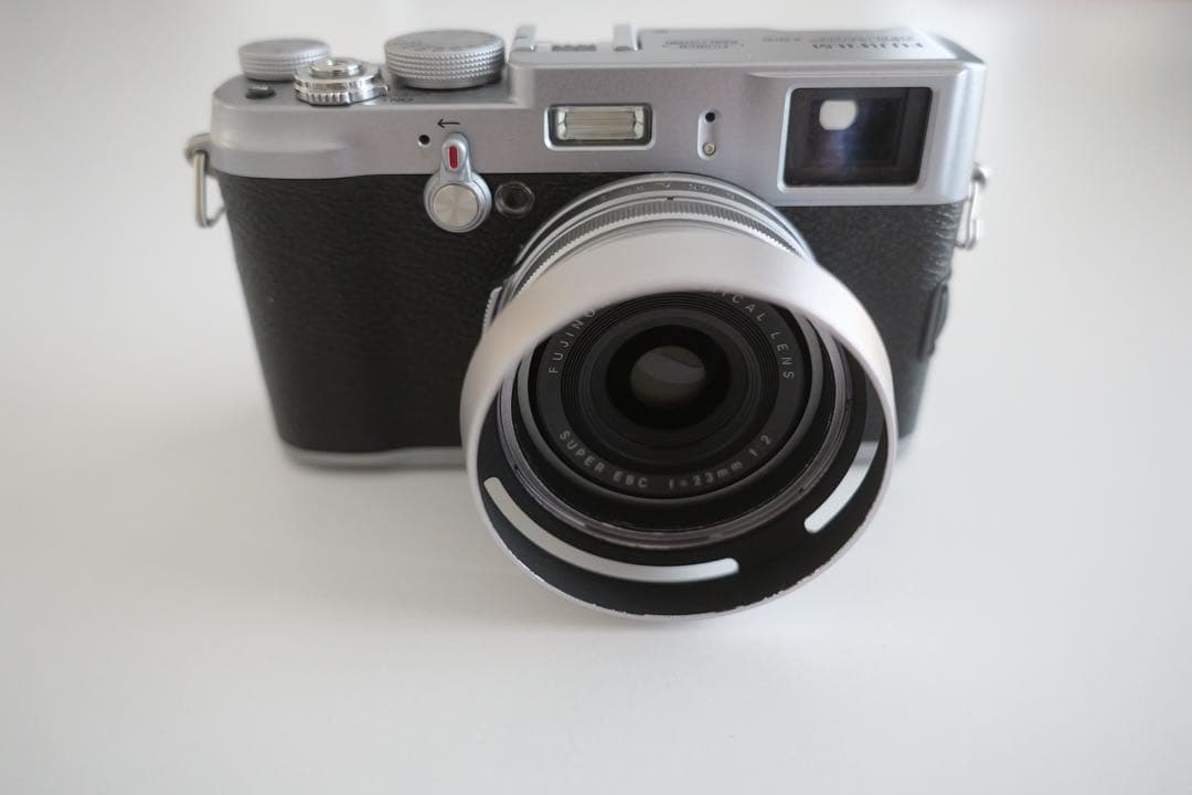 美品 fujifilm X100 オールドコンデジ　SDカード付　アクセサリ付