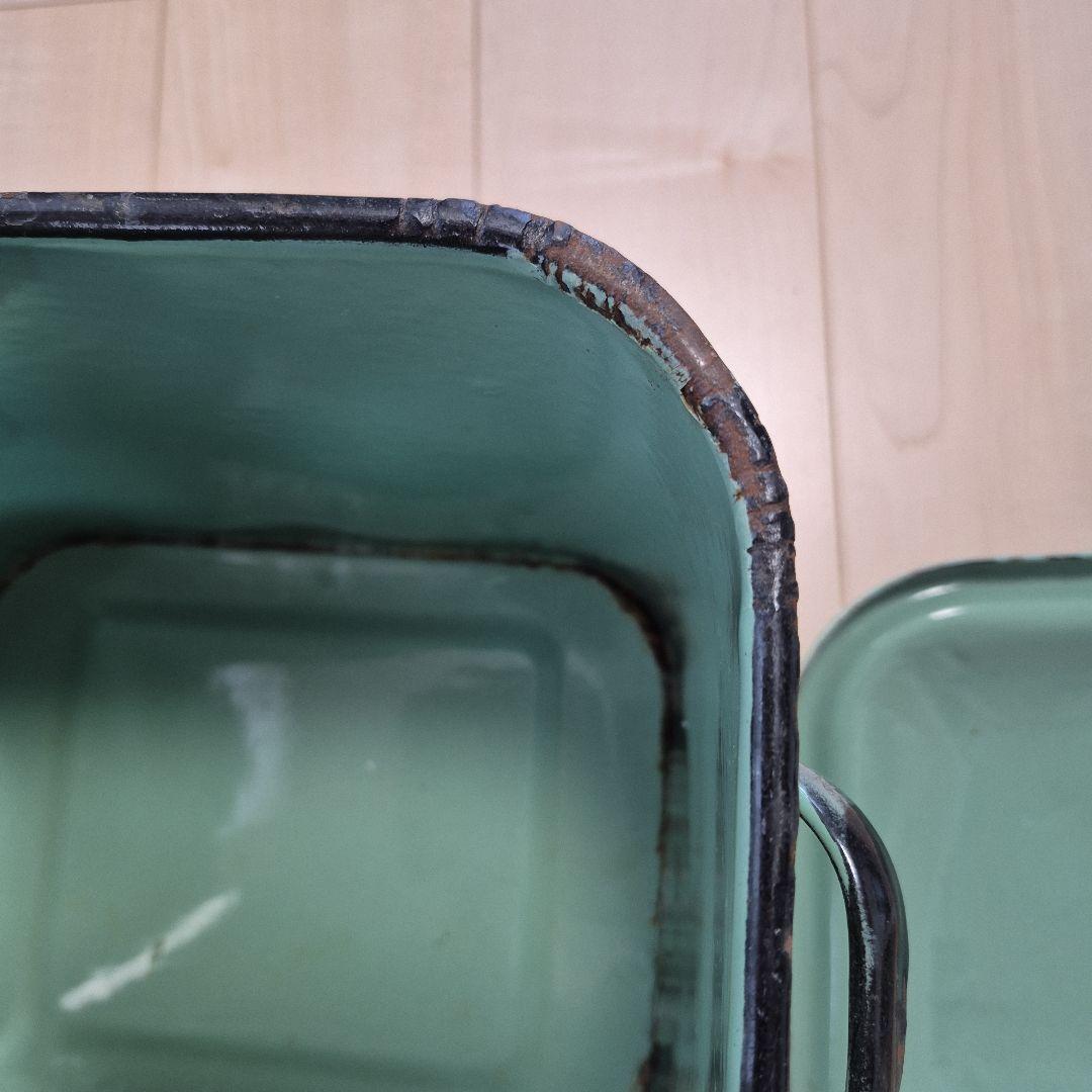 お値下げ　イギリスアンティーク　ホーロー　ブレッド缶　グリーン