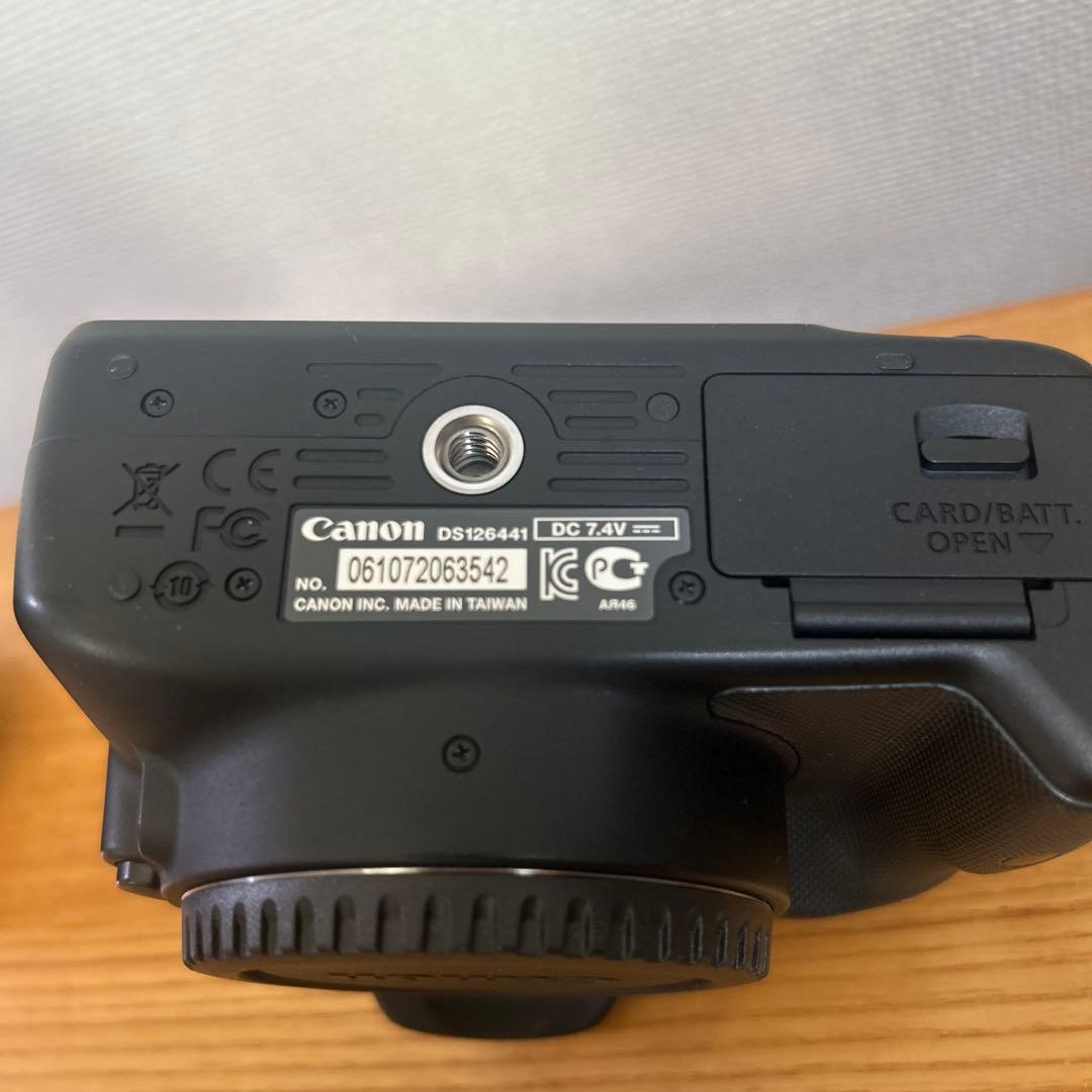 Canon EOS Kiss X7 デジタル一眼レフカメラ　ダブルズームキット