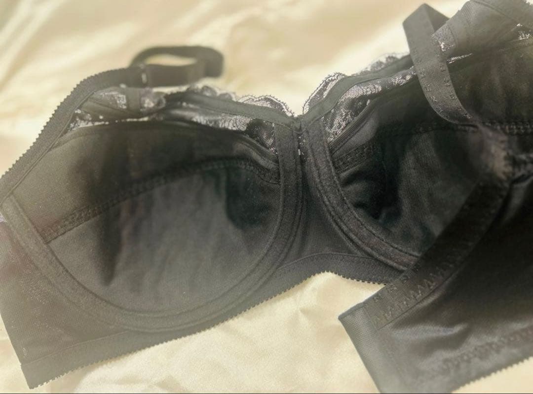 【新品•未使用】F75 シャンデール　ブラジャー　ピエゾメッシュ　ベル