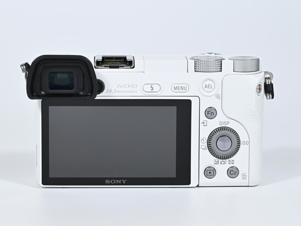【ほぼ新品】 SONY α6000 レンズキット 《ショット数91》
