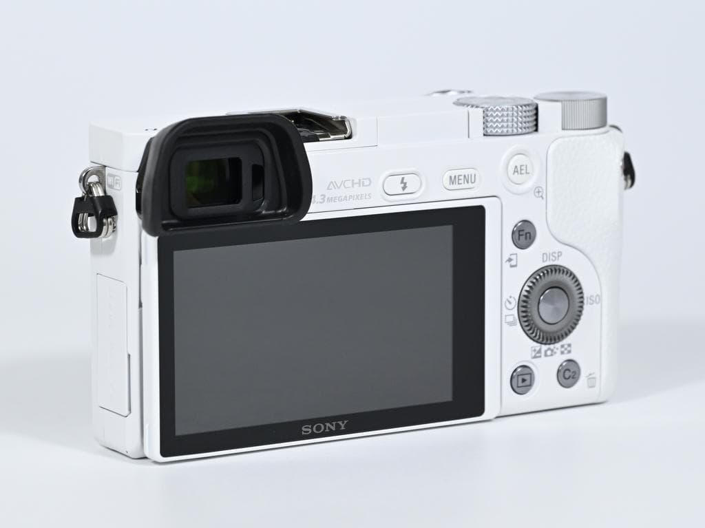 【ほぼ新品】 SONY α6000 レンズキット 《ショット数91》