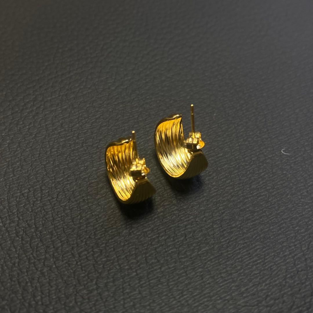 k18 フープ　ピアス　ゴールド　未使品　刻印　金　18k