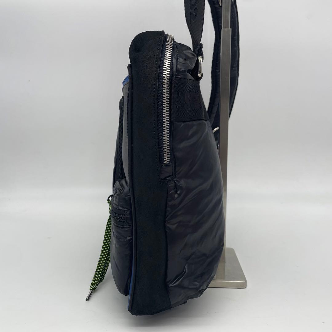 ディースクエアード ショルダーバッグ 斜め掛け スクエア 多収納 ナイロン 黒