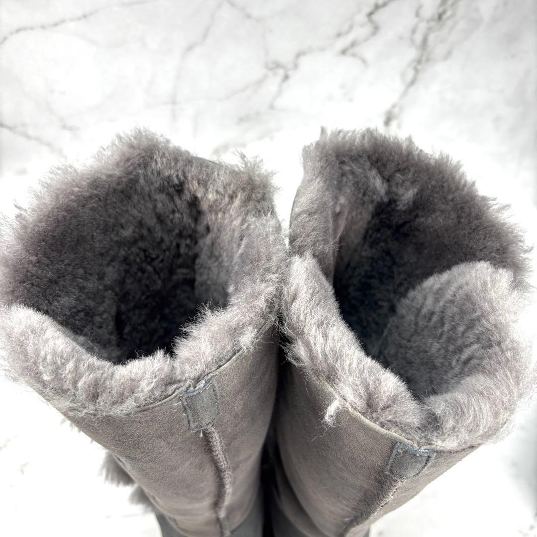 【新品級】UGG ムートン ブーツ 23グレー ベイリー ボタン トリプレット