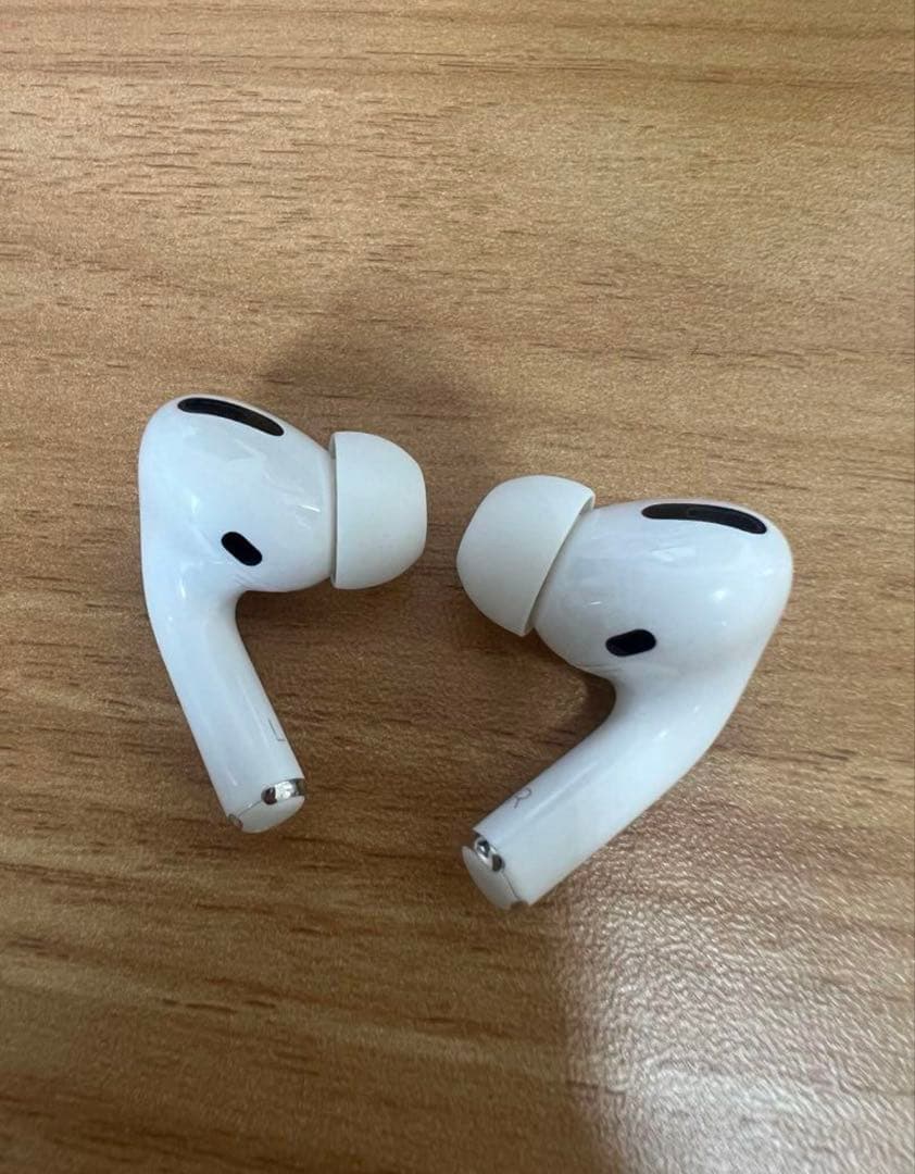 【美品】正規品AirPods Pro 本体 充電ケース付き