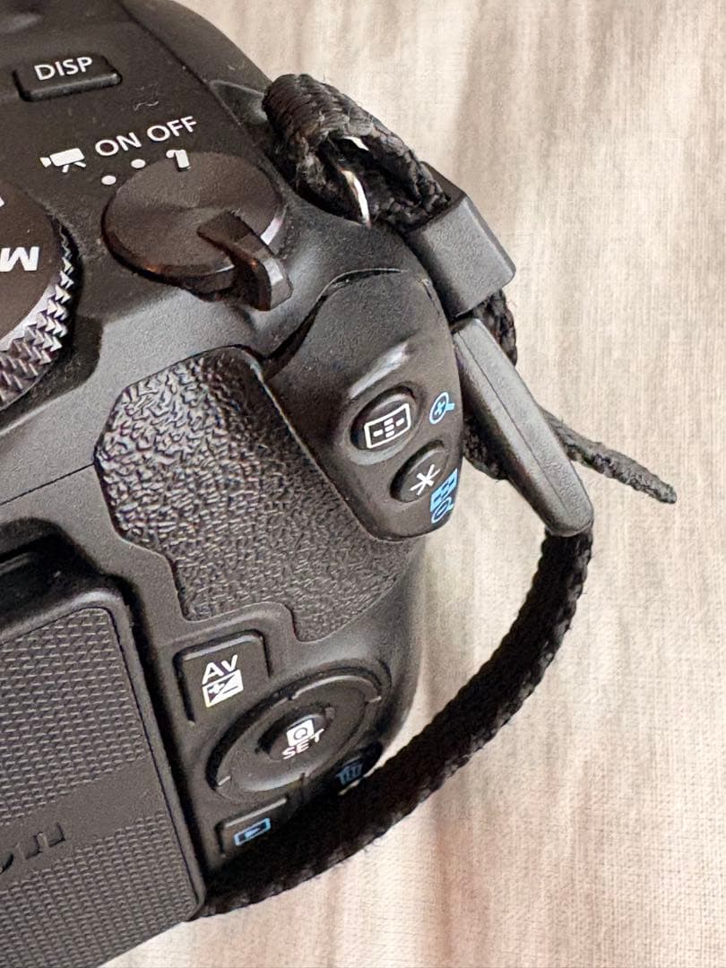 Canon EOS Kiss X10デジタル一眼レフカメラ