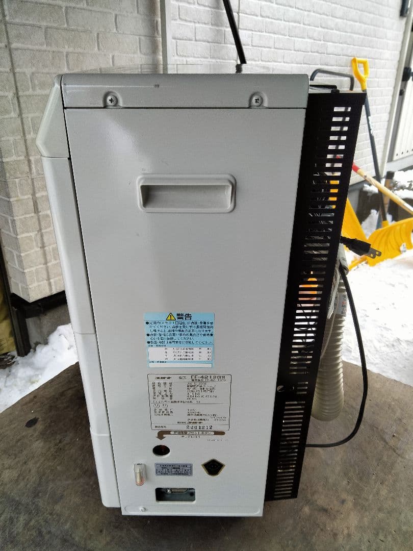 札幌発コロナFF温風石油ストーブ！品番「FF‐4212GS」2012年式中古品⑧
