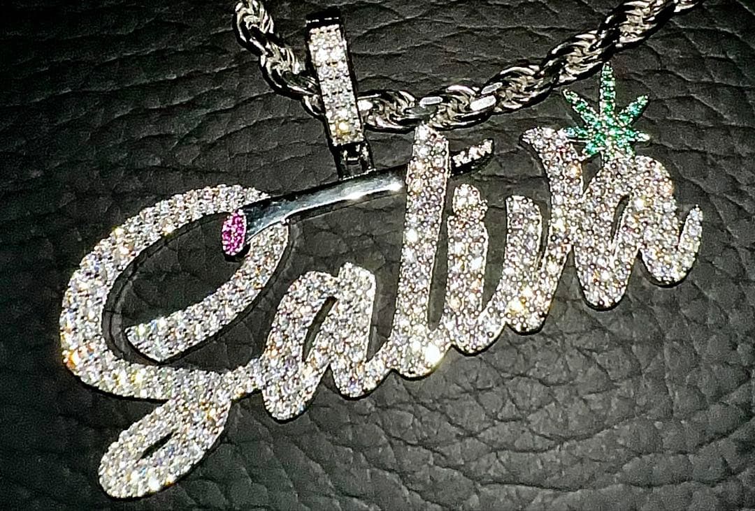 サティバ、クロスペンダントセット最終値下げ