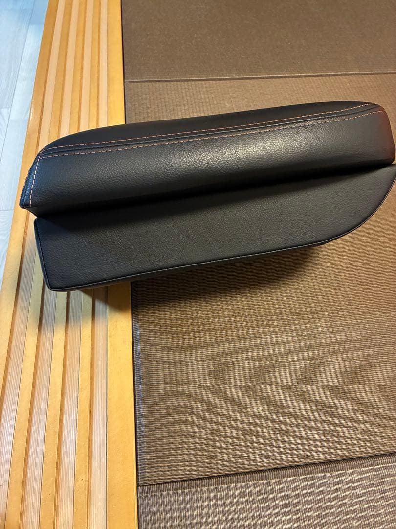 デリカD5 ビッグアームレスト MADLYS