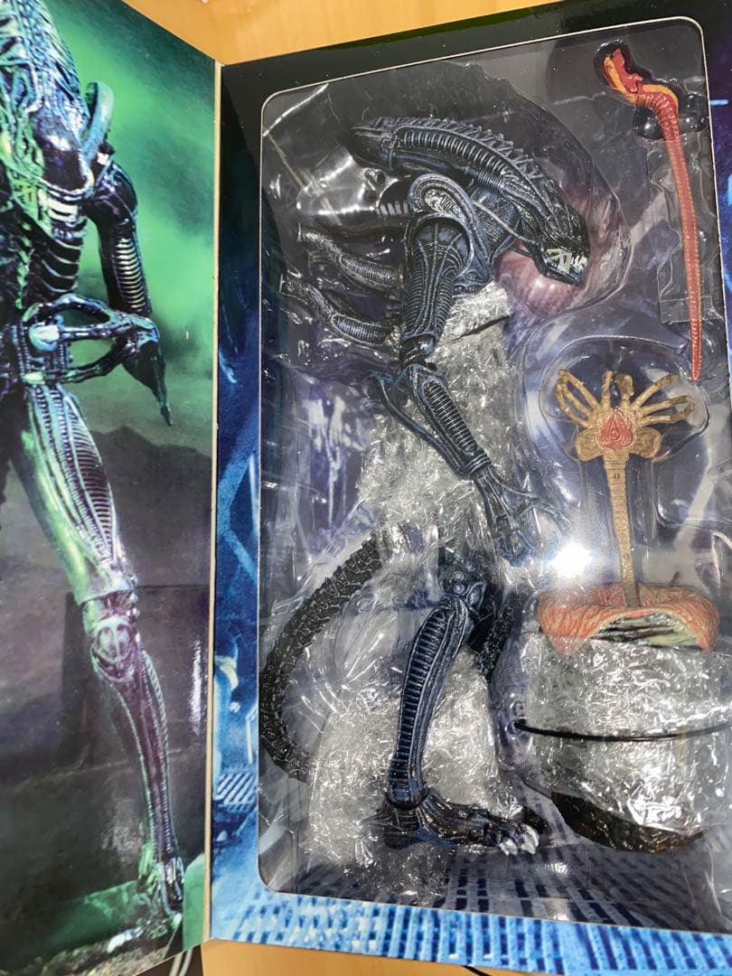 NECA ネカ アルティメット ウォーリー エイリアン プレデター