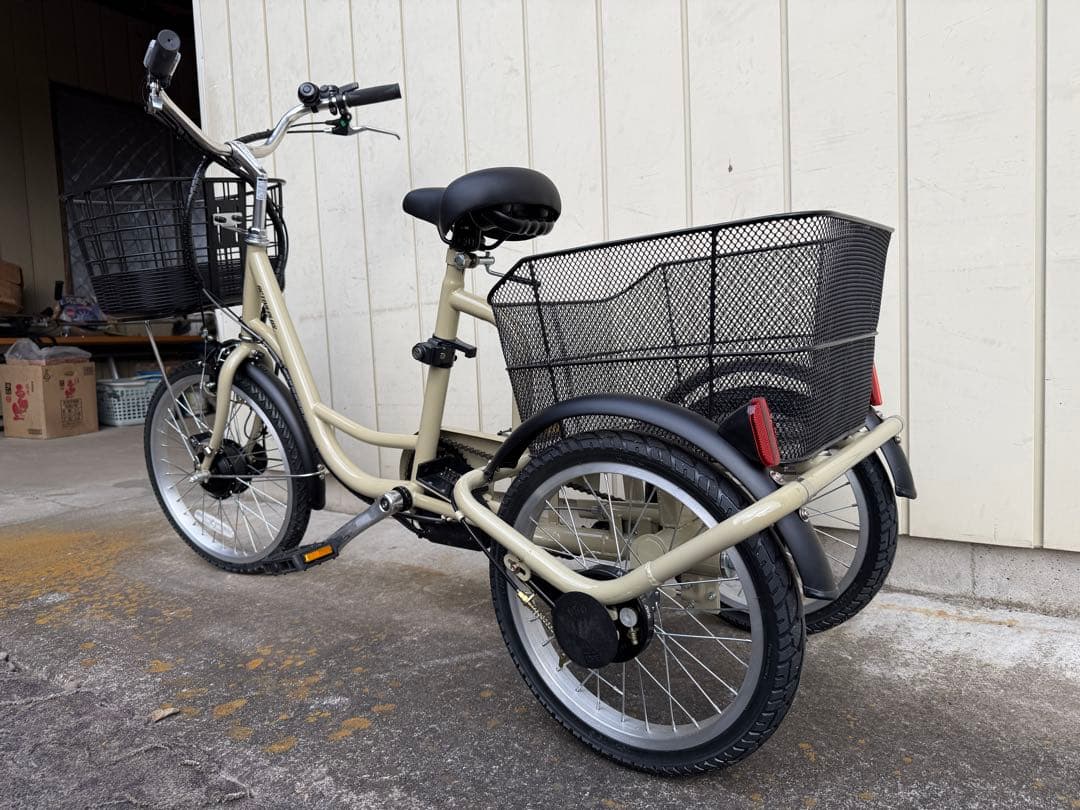 ベージュ 三輪車 前後バスケット付き