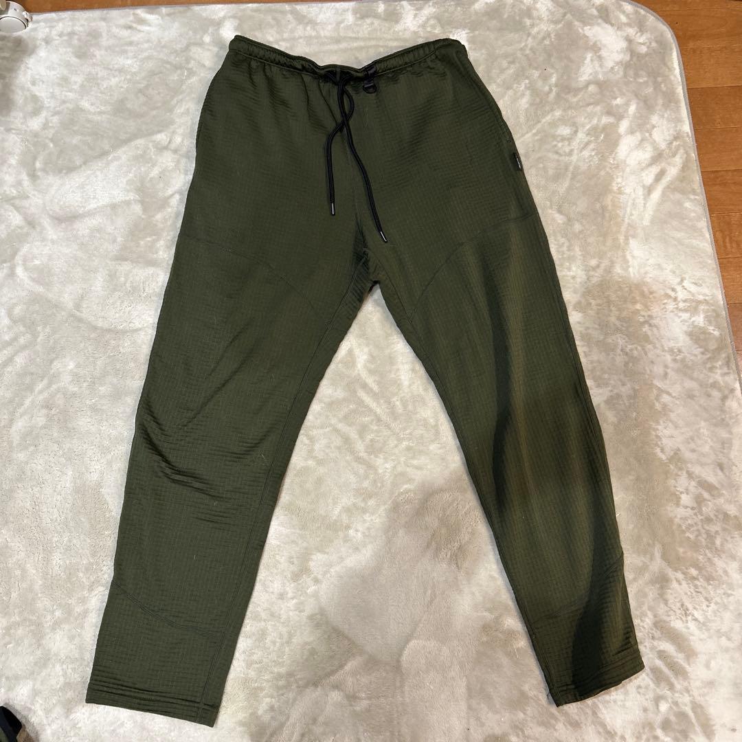 ジ*ジ様 ブリーフィング オリーブ色フーディーとパンツセット