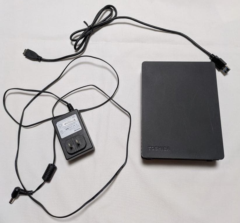 TOSHIBA　外付けハードディスク　1.0TB