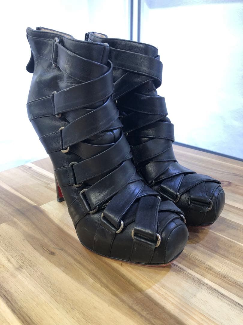 ChristianLouboutin 黒 レザー ストラップデザイン ブーツ