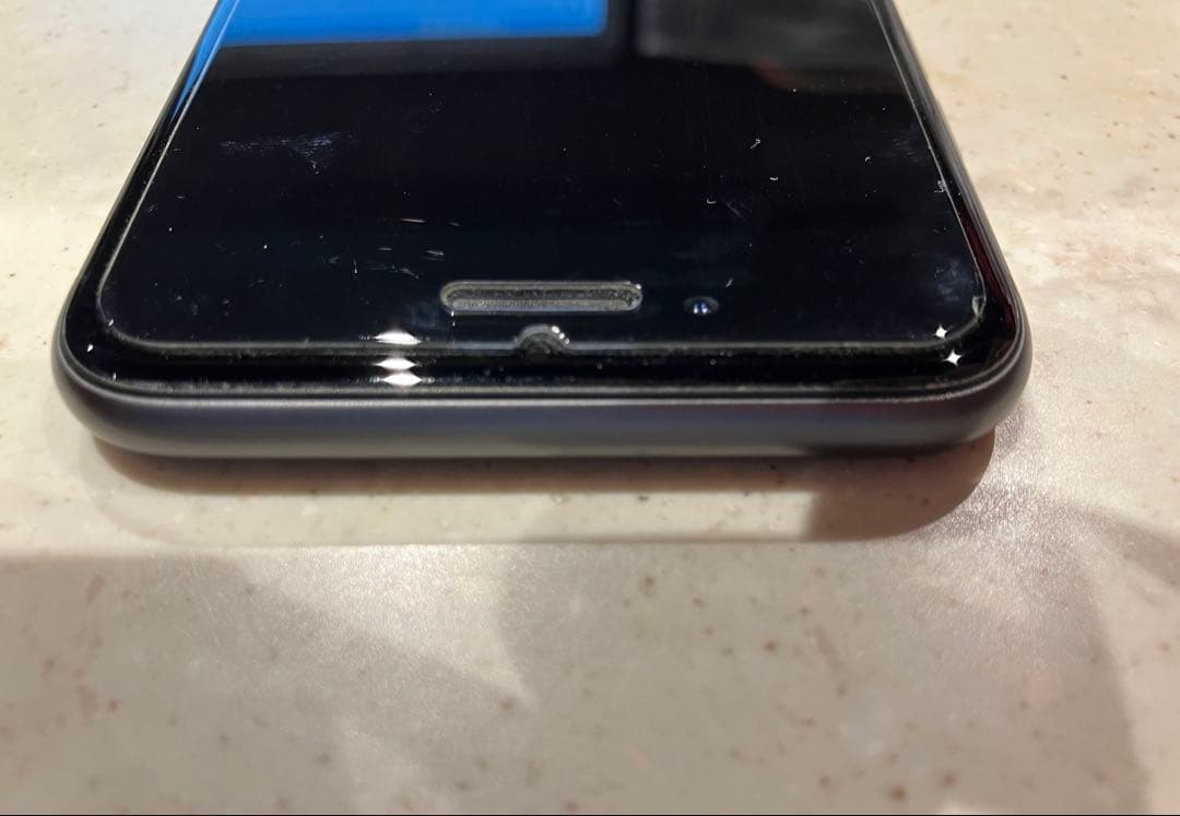 iPhone8 64GB SIMフリー 本体　バッテリー100% 保護フィルム付