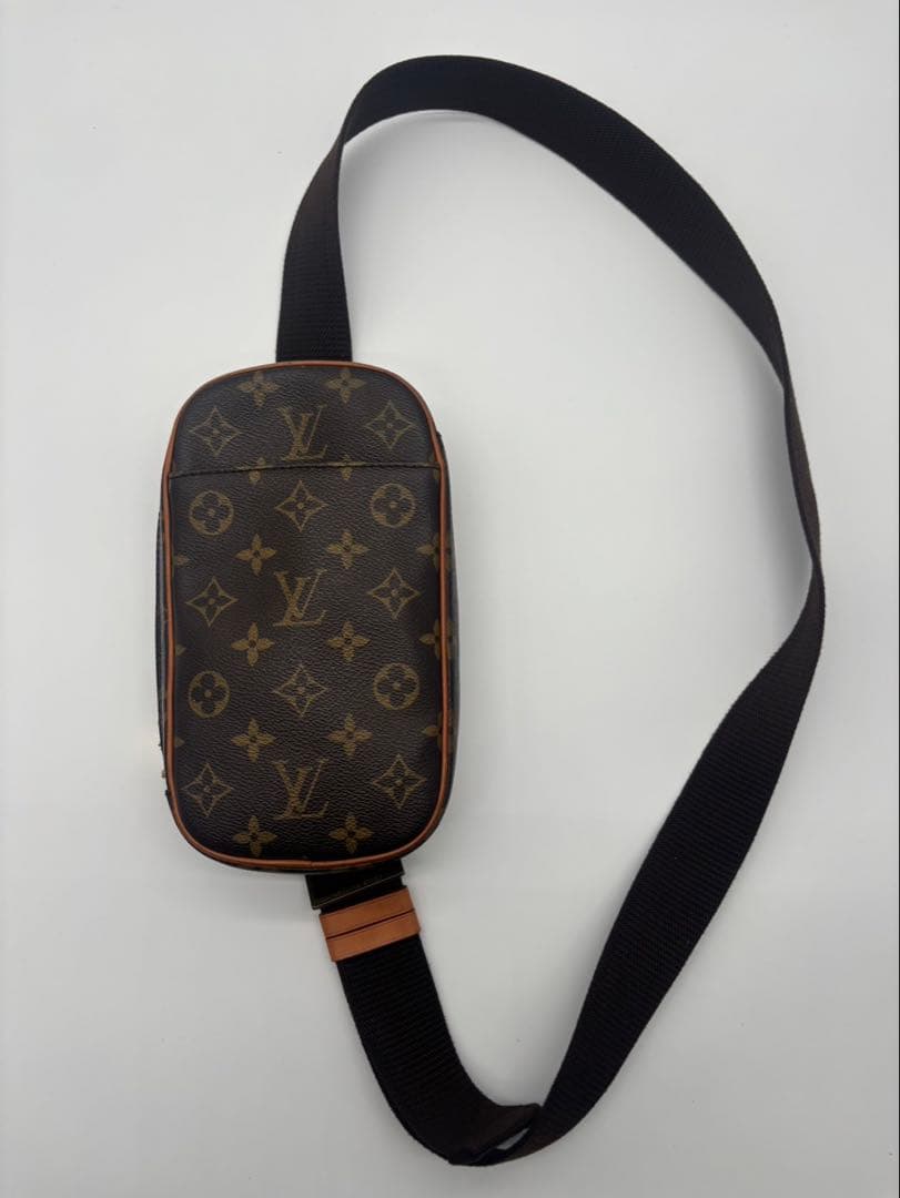 【美品】ルイヴィトン ボディバッグ ポシェットガンジュ PVC モノグラム